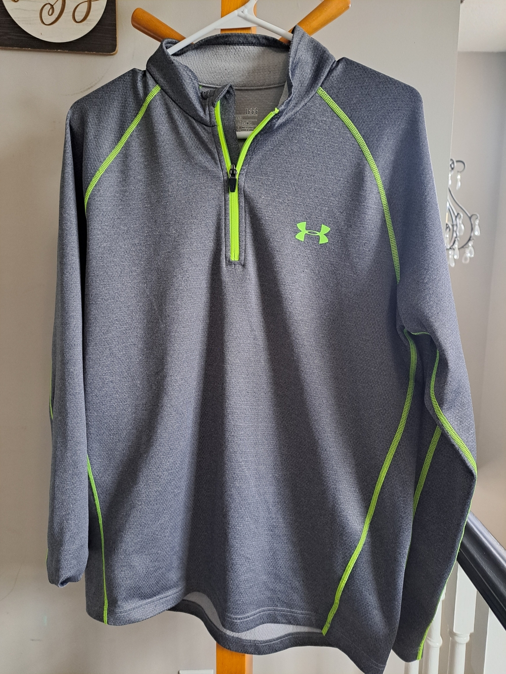 Under Armour Mens Gray Pullover with Neon Green Accents